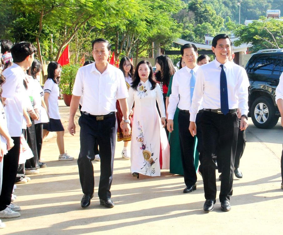 Không khí háo hức chào đón năm học mới tại khắp các tỉnh thành cả nước