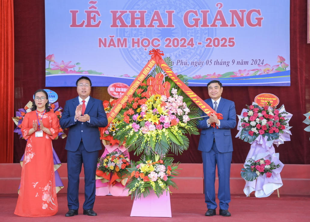 Không khí háo hức chào đón năm học mới tại khắp các tỉnh thành cả nước