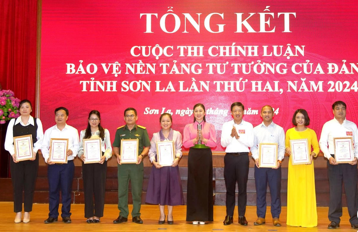 Sơn La trao giải cuộc thi chính luận bảo vệ nền tảng tư tưởng của Đảng