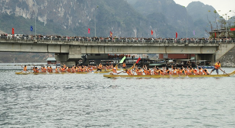 Sôi động lễ hội đua thuyền truyền thống ở Quỳnh Nhai