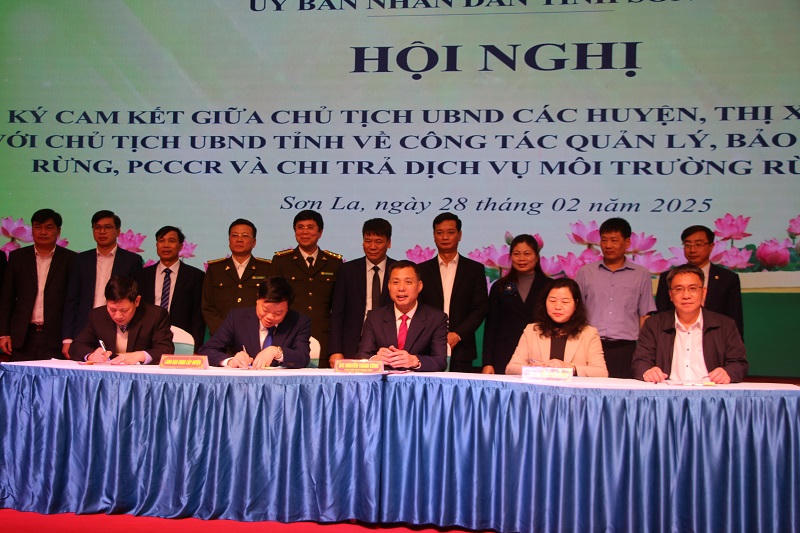 Tỉnh Sơn La tổ chức ký cam kết bảo vệ rừng và phòng cháy chữa cháy rừng