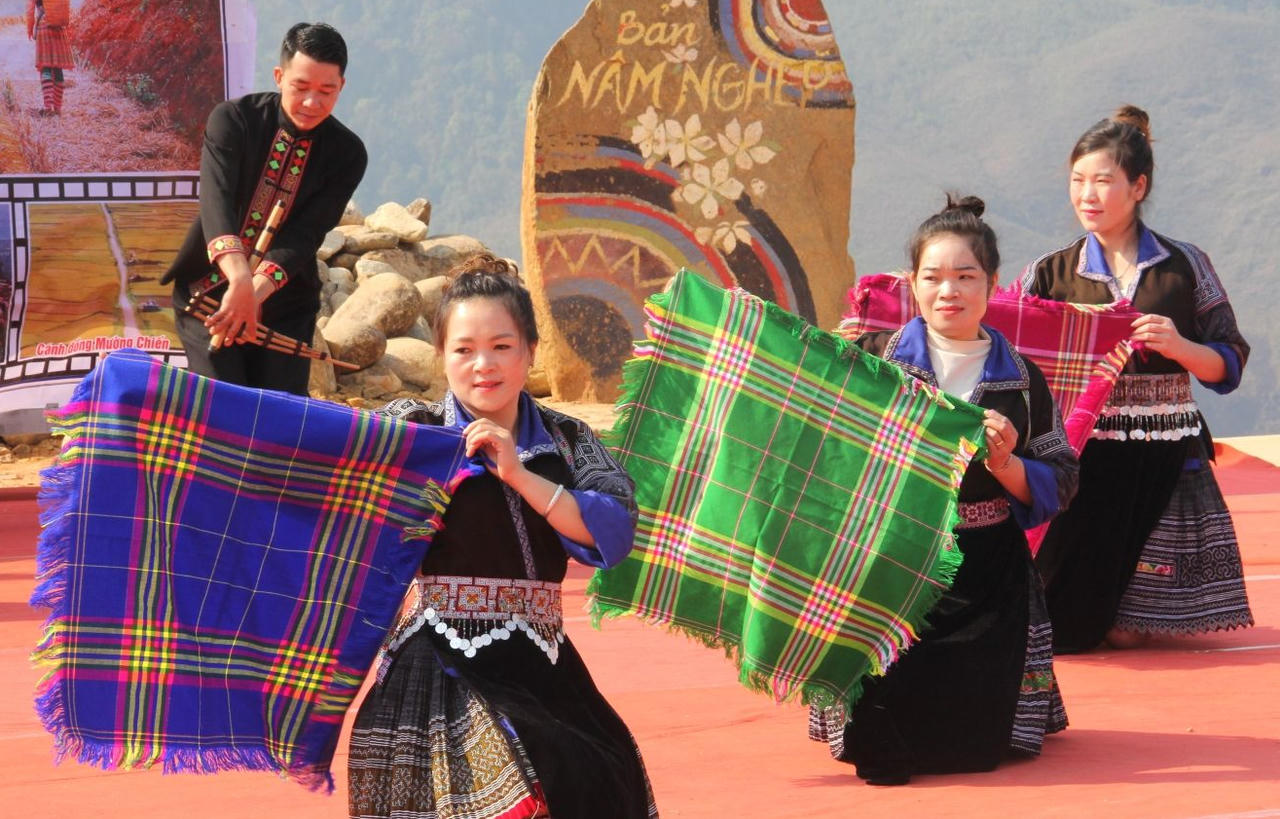 Ngắm mùa hoa sơn tra khoe sắc ở Ngọc Chiến