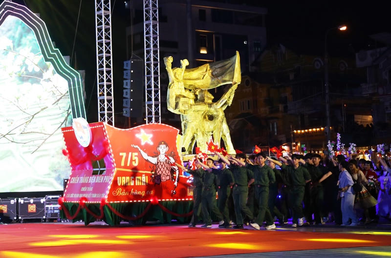 Những trải nghiệm thú vị tại Lễ hội hoa ban Điện Biên