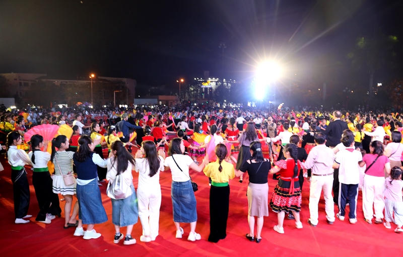 Những trải nghiệm thú vị tại Lễ hội hoa ban Điện Biên