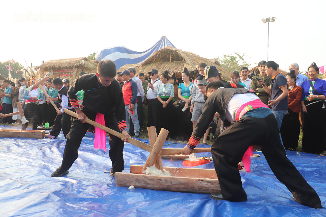 Những trải nghiệm thú vị tại Lễ hội hoa ban Điện Biên