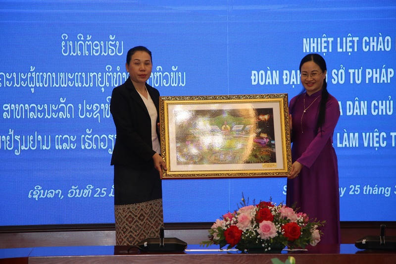 Sở Tư pháp tỉnh Hủa Phăn thăm và làm việc tại tỉnh Sơn La