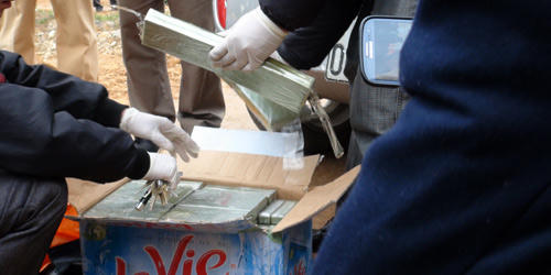 Bắt đối tượng buôn 156 bánh heroin bằng… 1 cái gậy