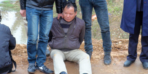 Bắt đối tượng buôn 156 bánh heroin bằng… 1 cái gậy