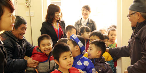 Trường mầm non Baby Garden – Maple mang Tết ấm tới Miêu Nha