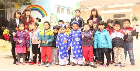 Trường mầm non Baby Garden – Maple mang Tết ấm tới Miêu Nha