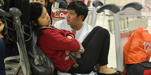 Náo loạn sân bay Tân Sơn Nhất vì VNA bán thừa chỗ