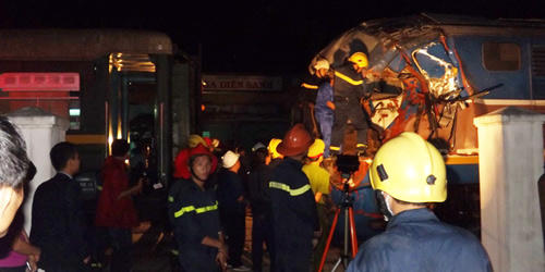 Tai nạn kinh hoàng tại Quảng Trị: Tàu hỏa đâm đứt đôi xe tải