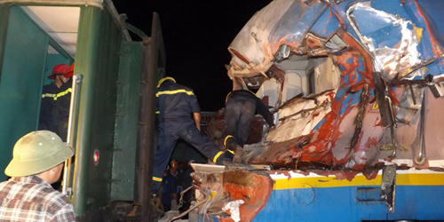 Tai nạn kinh hoàng tại Quảng Trị: Tàu hỏa đâm đứt đôi xe tải