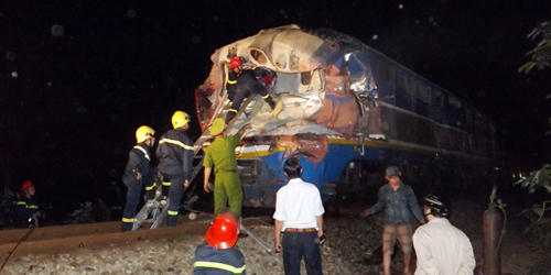 Tai nạn kinh hoàng tại Quảng Trị: Tàu hỏa đâm đứt đôi xe tải