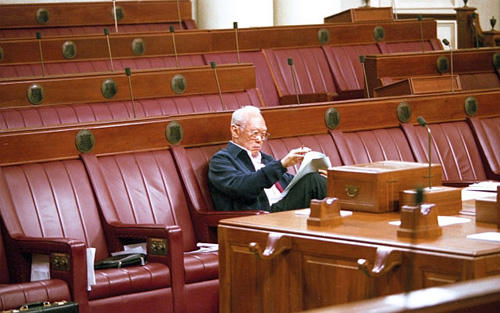 Chiếc ghế trống của ông Lý Quang Diệu