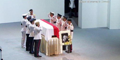 Người dân Singapore dầm mưa tiễn “người cha lập quốc” Lý Quang Diệu