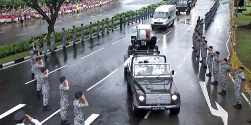 Người dân Singapore dầm mưa tiễn “người cha lập quốc” Lý Quang Diệu