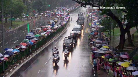 Người dân Singapore dầm mưa tiễn “người cha lập quốc” Lý Quang Diệu