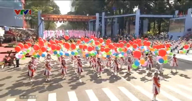 TP. Hồ Chí Minh diễu hành, diễu binh mừng 40 năm thống nhất