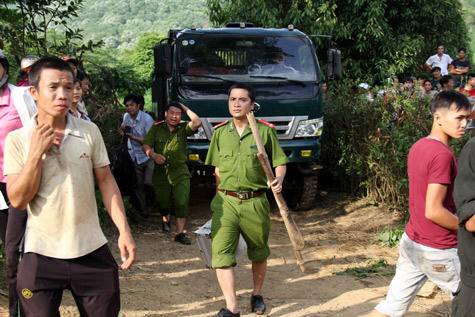 Yên Bái huy động hơn 300 trinh sát truy bắt hung thủ vụ thảm án
