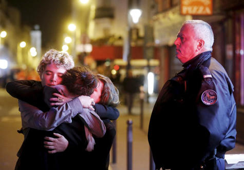 Tổng thống Pháp thề “không chỉ kiềm chế mà phải tiêu diệt” IS