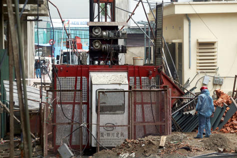 Nạn nhân thứ 3 vụ rơi vận thăng ở HN đã tử vong