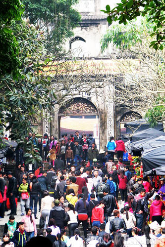 Chùa Hương chưa khai hội, du khách đã chen chân