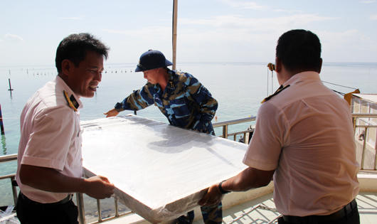 Chuyến đi 'để đời' của kiều bào nặng tình với Trường Sa