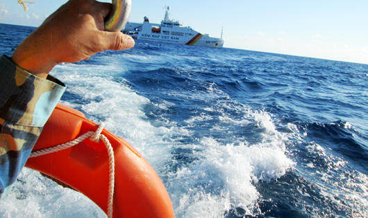 Những người “đưa đò” ở Trường Sa