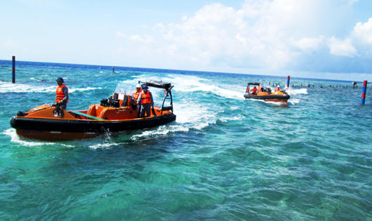 Những người “đưa đò” ở Trường Sa