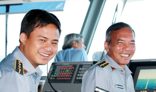 Những người “đưa đò” ở Trường Sa