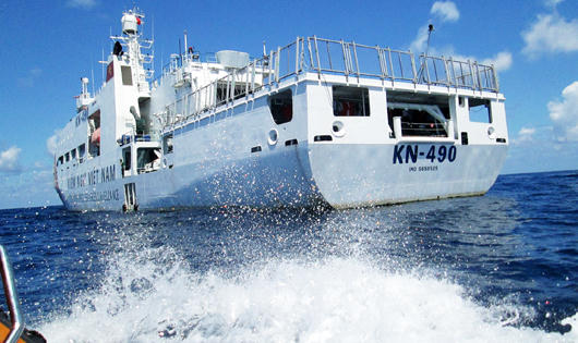 Những người “đưa đò” ở Trường Sa