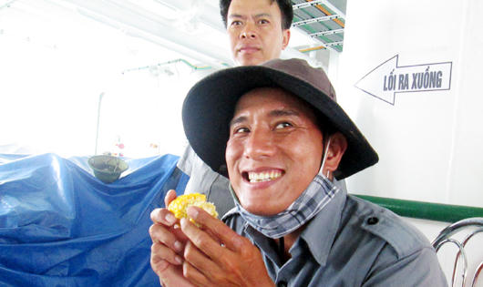 Những người “đưa đò” ở Trường Sa