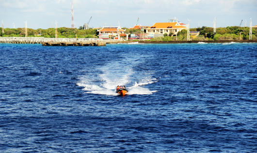 Những người “đưa đò” ở Trường Sa