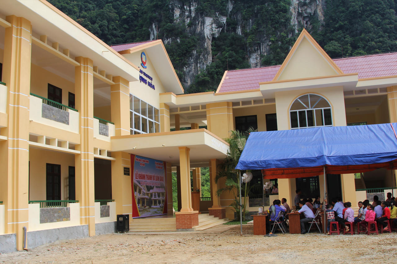 Vietnam Airlines tài trợ trường học cho huyện vùng cao Minh Hóa (Quảng Bình)