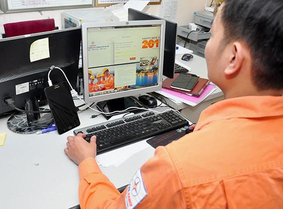 Khi “nhà đèn” tiếp chuyện với khách hàng trên… Zalo