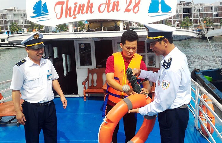 Doanh nghiệp “kêu trời” chuyện cứ đi chục km lại gặp một chốt CSGT