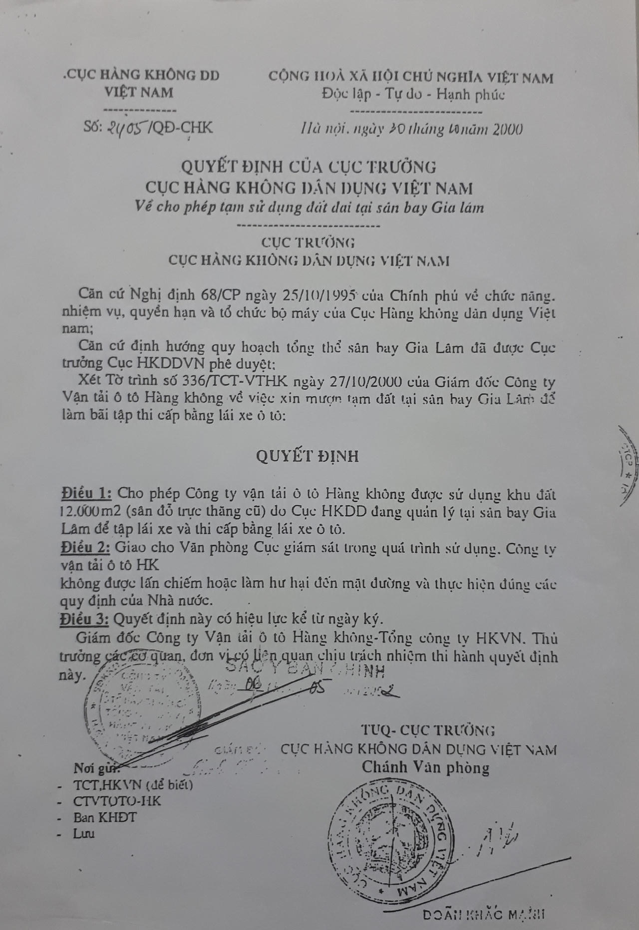Công ty Vận tải Hàng không: Sân đỗ trực thăng thành.... bãi gửi ô tô trái phép?