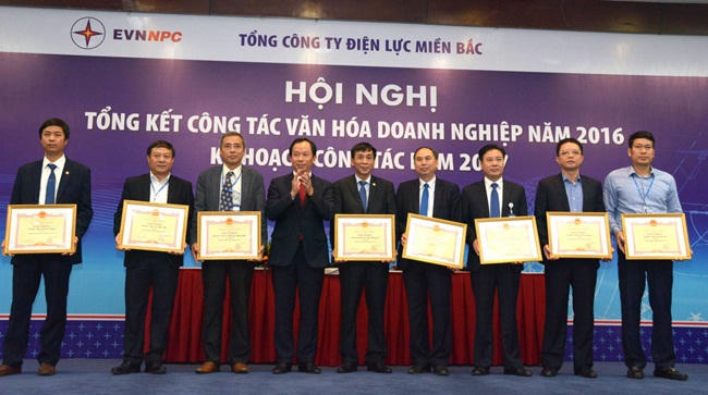 Độc quyền tự nhiên và sức mạnh văn hóa 