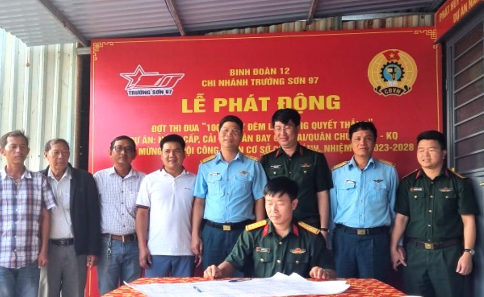 Bộ đội Trường Sơn ‘đột kích’ thi đua khắp các công trình trọng điểm