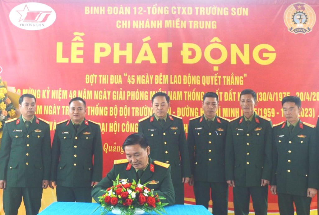 Bộ đội Trường Sơn ‘đột kích’ thi đua khắp các công trình trọng điểm