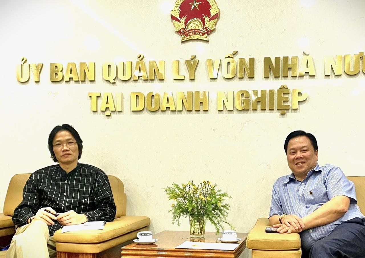 Chủ tịch ‘Siêu’ Ủy ban: ‘Có lúc, chúng tôi vừa chạy vừa xếp hàng’