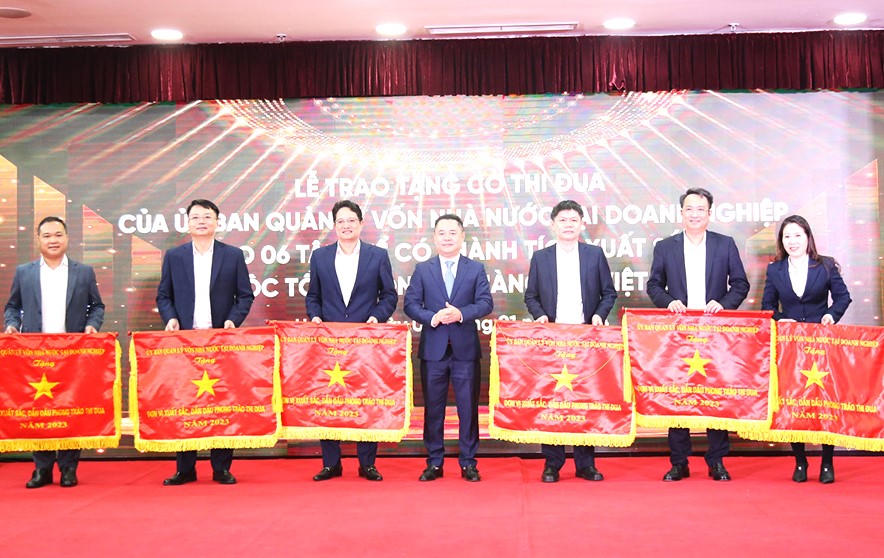 Cảng Đà Nẵng nhận Cờ thi đua của Uỷ ban quản lý vốn Nhà nước tại doanh nghiệp