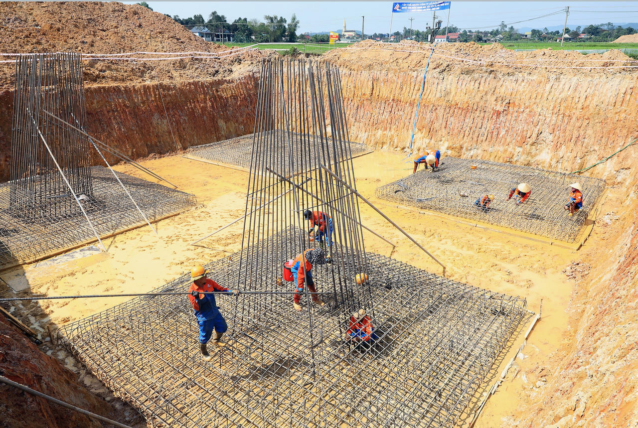 Hai dự án đường dây 500kV qua miền Trung nguy cơ 'trượt' tiến độ