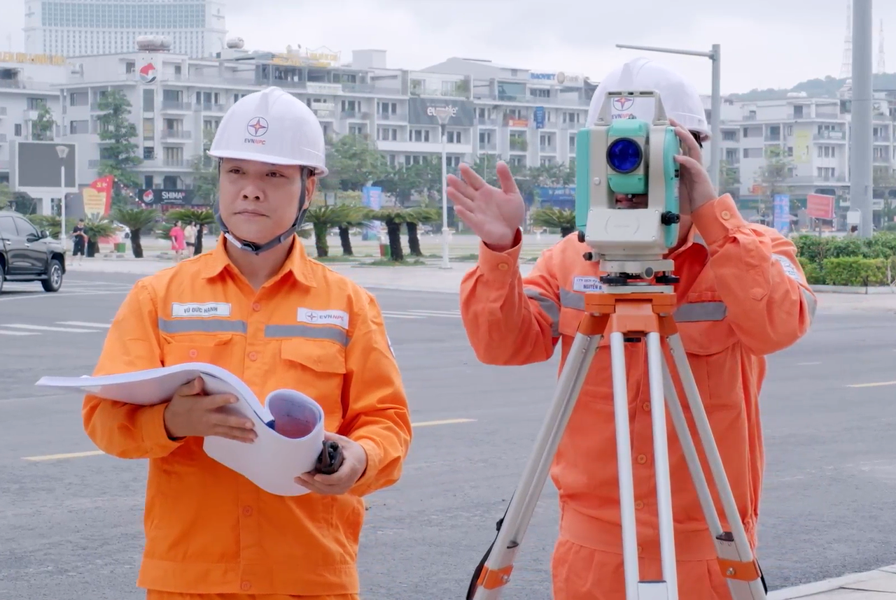 Nên tái cơ cấu 5 doanh nghiệp dịch vụ điện lực?