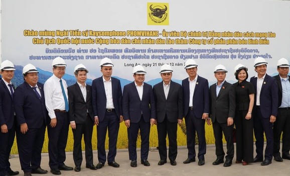 Chủ tịch Quốc hội Lào thăm Công ty CP Phân bón Bình Điền