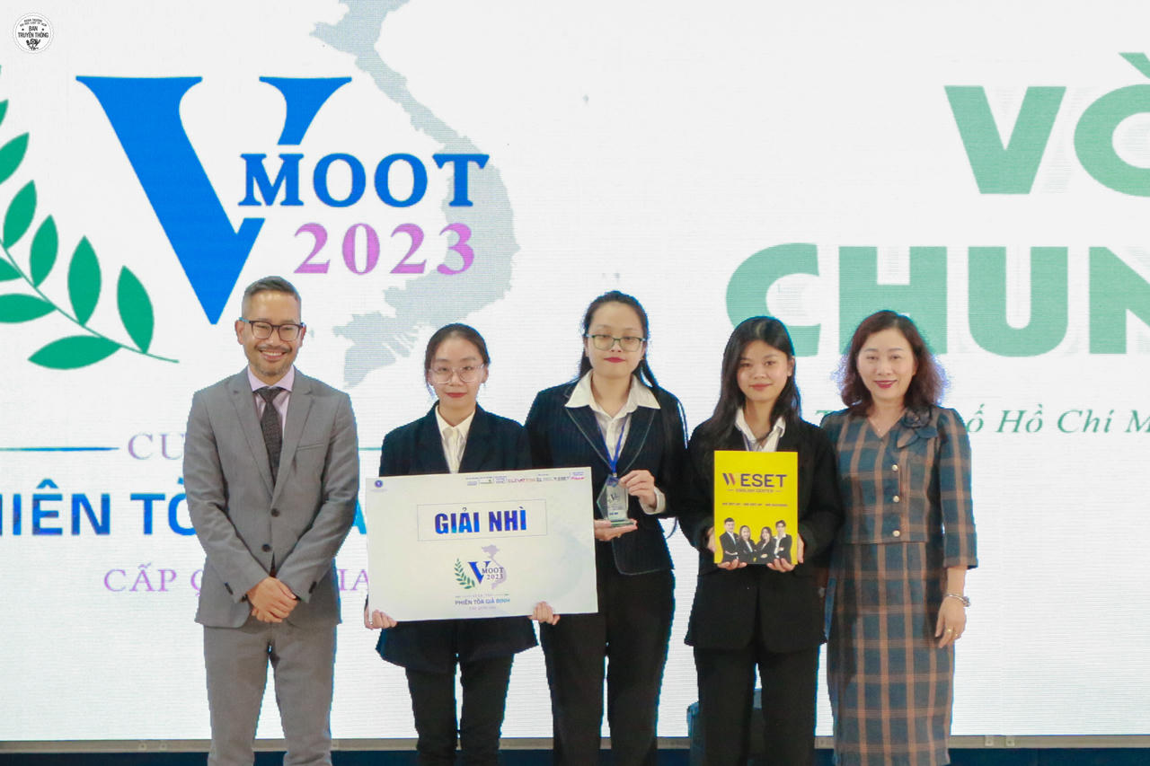 Quán quân cuộc thi VMoot 2023 gọi tên Đại học Luật Hà Nội