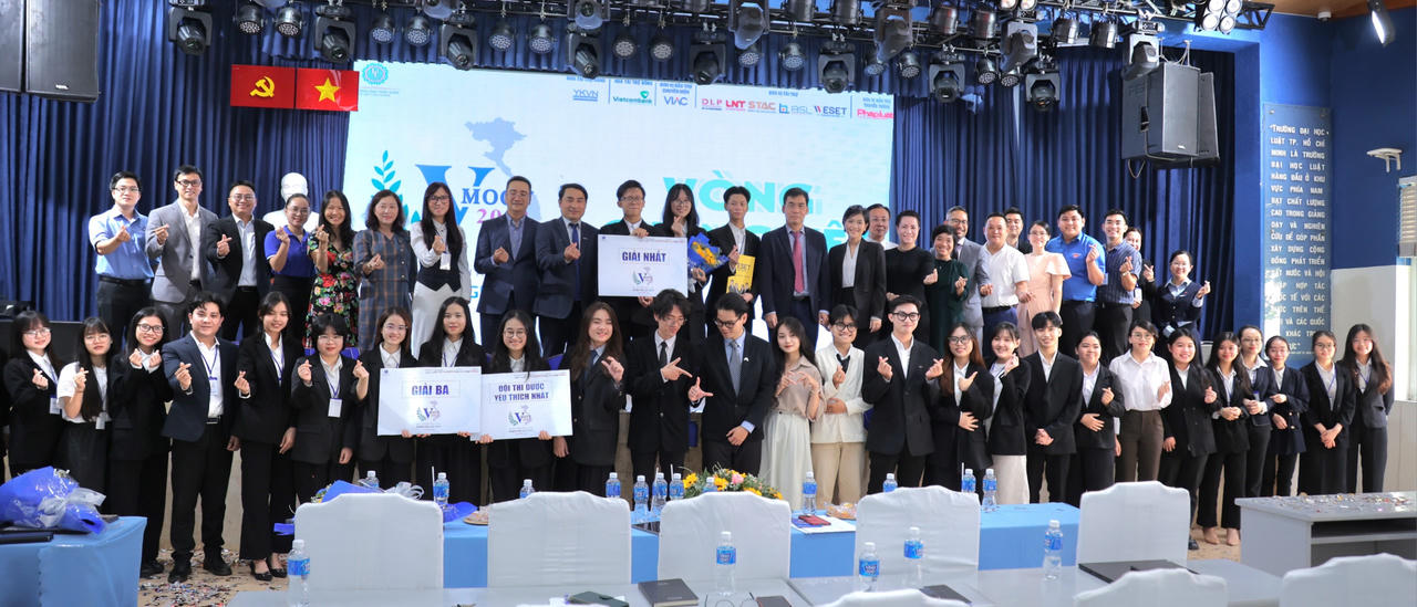 Quán quân cuộc thi VMoot 2023 gọi tên Đại học Luật Hà Nội
