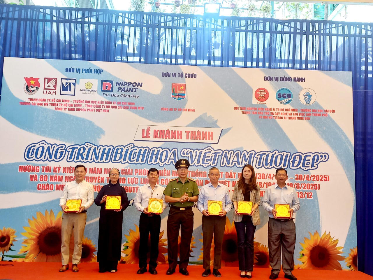 Công an TP HCM khánh thành công trình bích họa 'Việt Nam tươi đẹp'