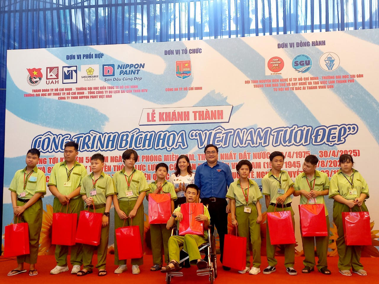 Công an TP HCM khánh thành công trình bích họa 'Việt Nam tươi đẹp'